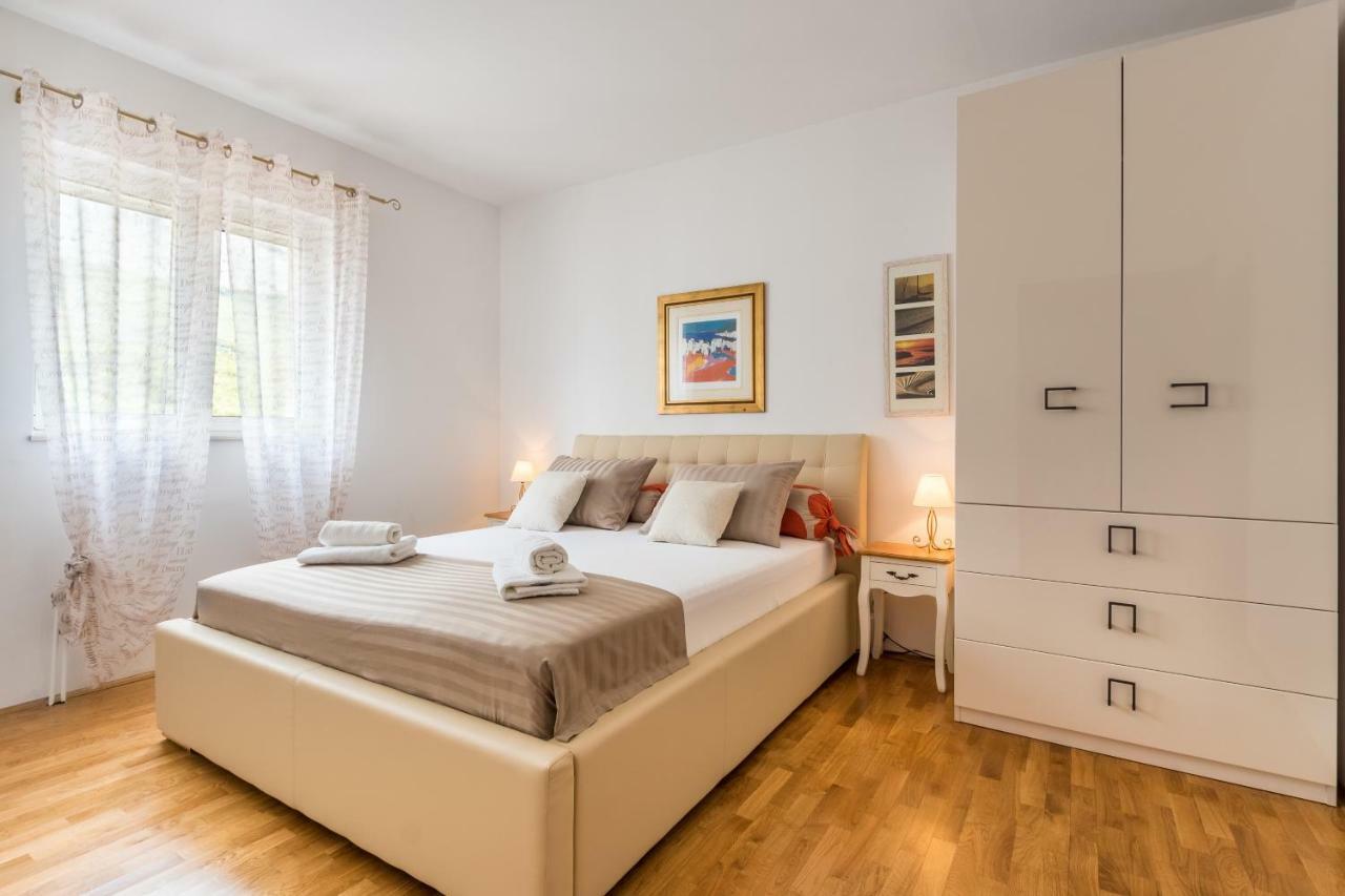Holiday Home Harmony Zrnovnica Exterior photo